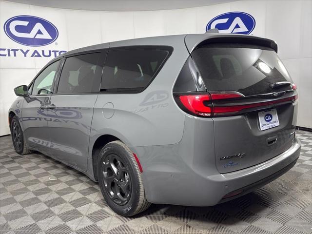 used 2022 Chrysler Pacifica Hybrid car, priced at $23,862