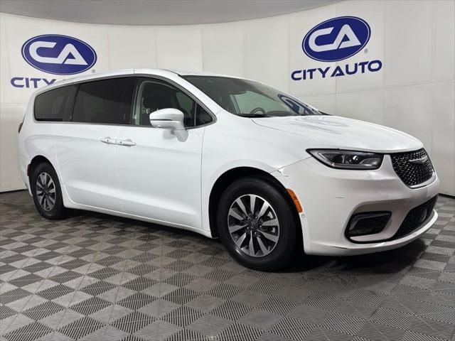 used 2022 Chrysler Pacifica Hybrid car, priced at $23,965