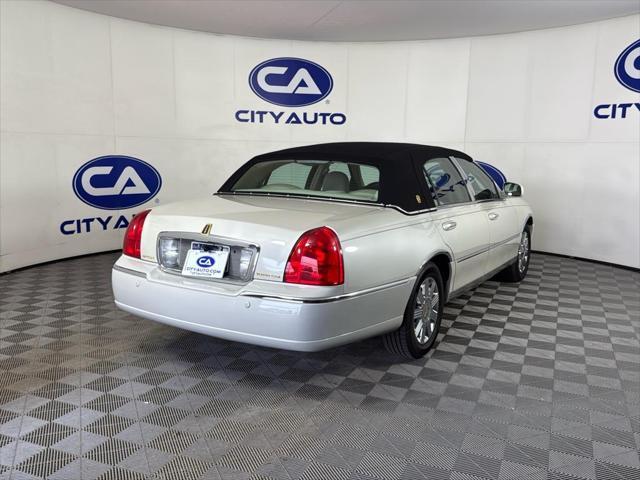used 2005 Lincoln Town Car car, priced at $13,995