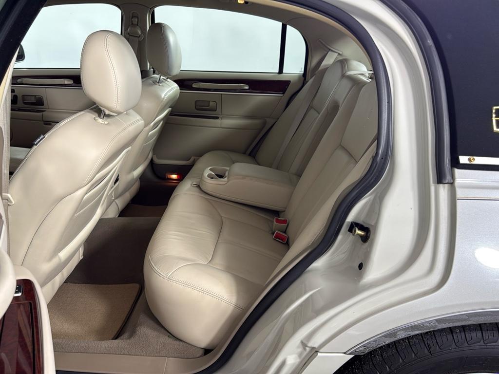 used 2005 Lincoln Town Car car, priced at $13,995
