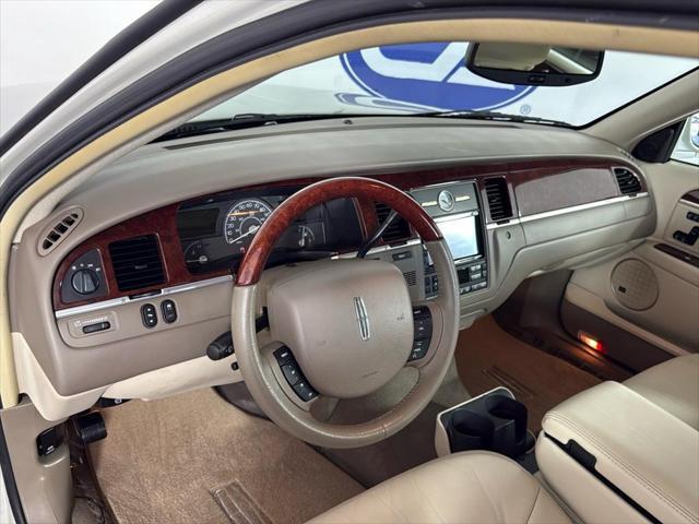 used 2005 Lincoln Town Car car, priced at $13,995