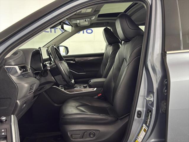 used 2021 Toyota Highlander car, priced at $31,800