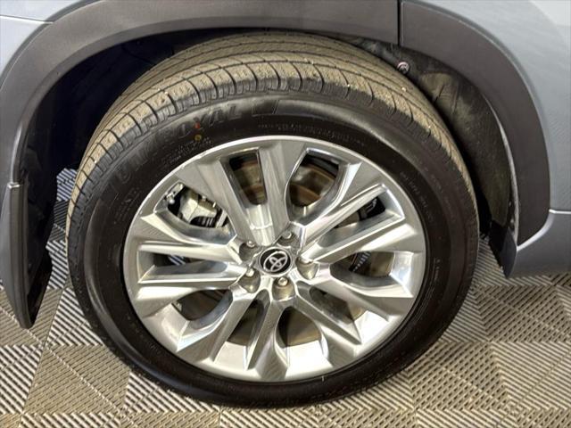 used 2021 Toyota Highlander car, priced at $31,800