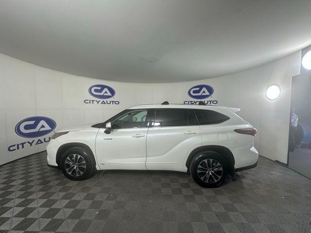 used 2020 Toyota Highlander Hybrid car, priced at $32,200