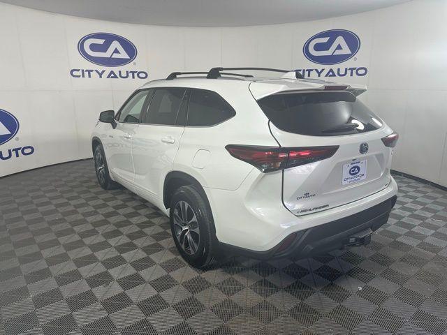 used 2020 Toyota Highlander Hybrid car, priced at $32,200