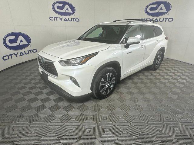 used 2020 Toyota Highlander Hybrid car, priced at $32,200