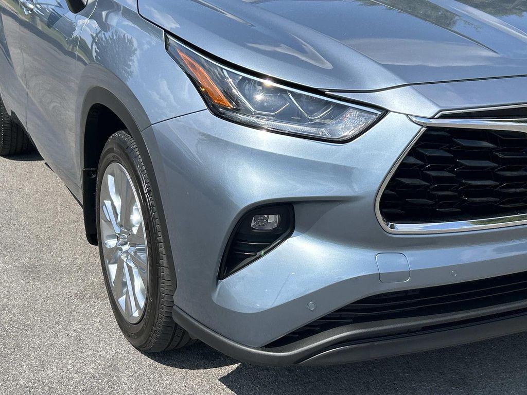 used 2020 Toyota Highlander car, priced at $29,580
