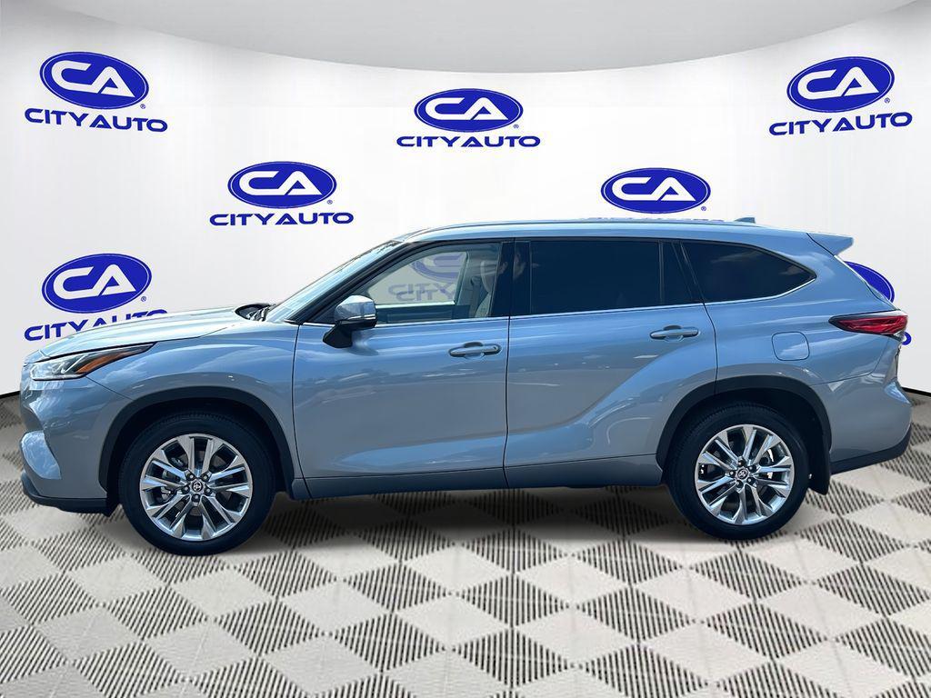 used 2020 Toyota Highlander car, priced at $29,580