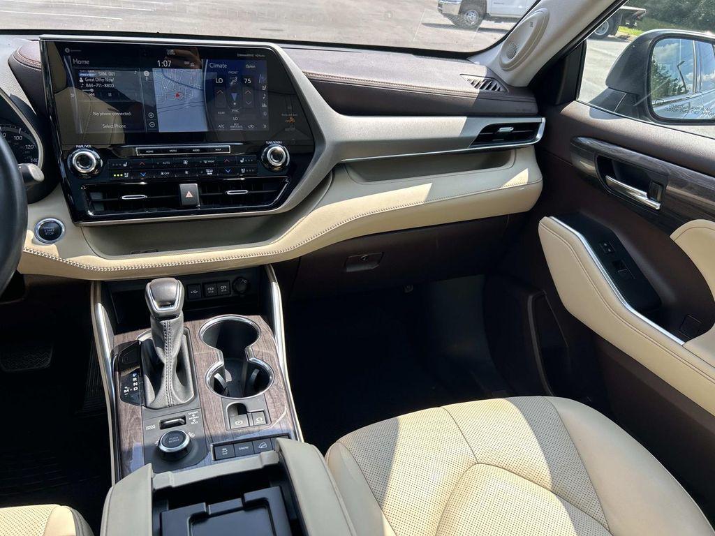 used 2020 Toyota Highlander car, priced at $29,580