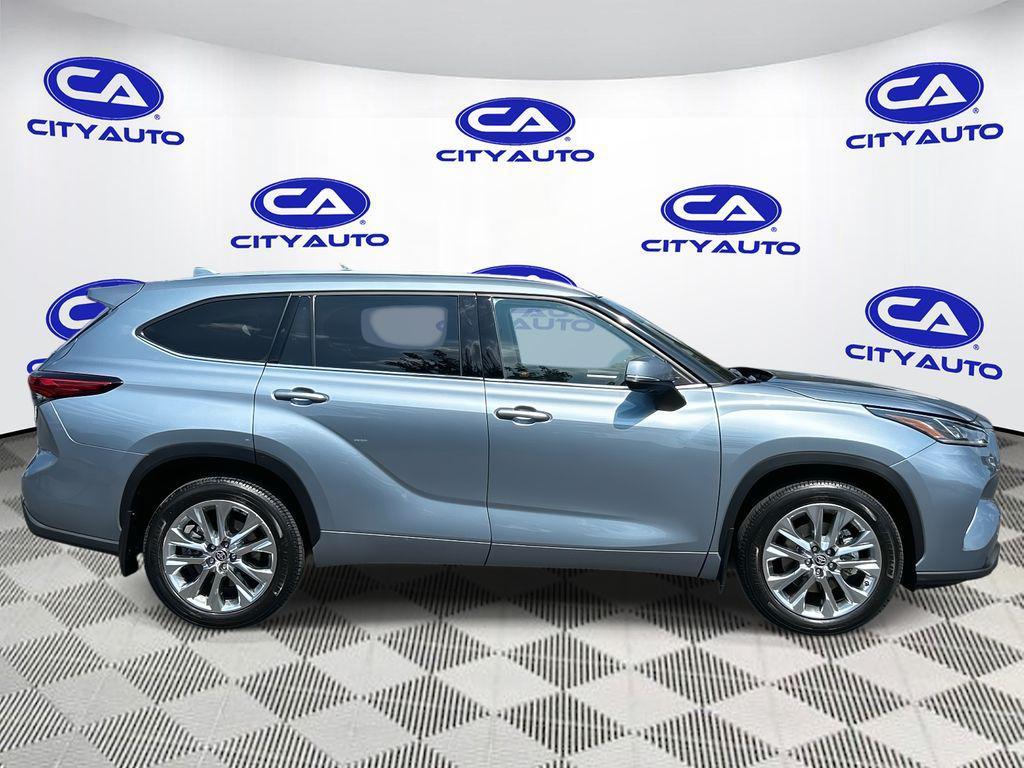 used 2020 Toyota Highlander car, priced at $29,580