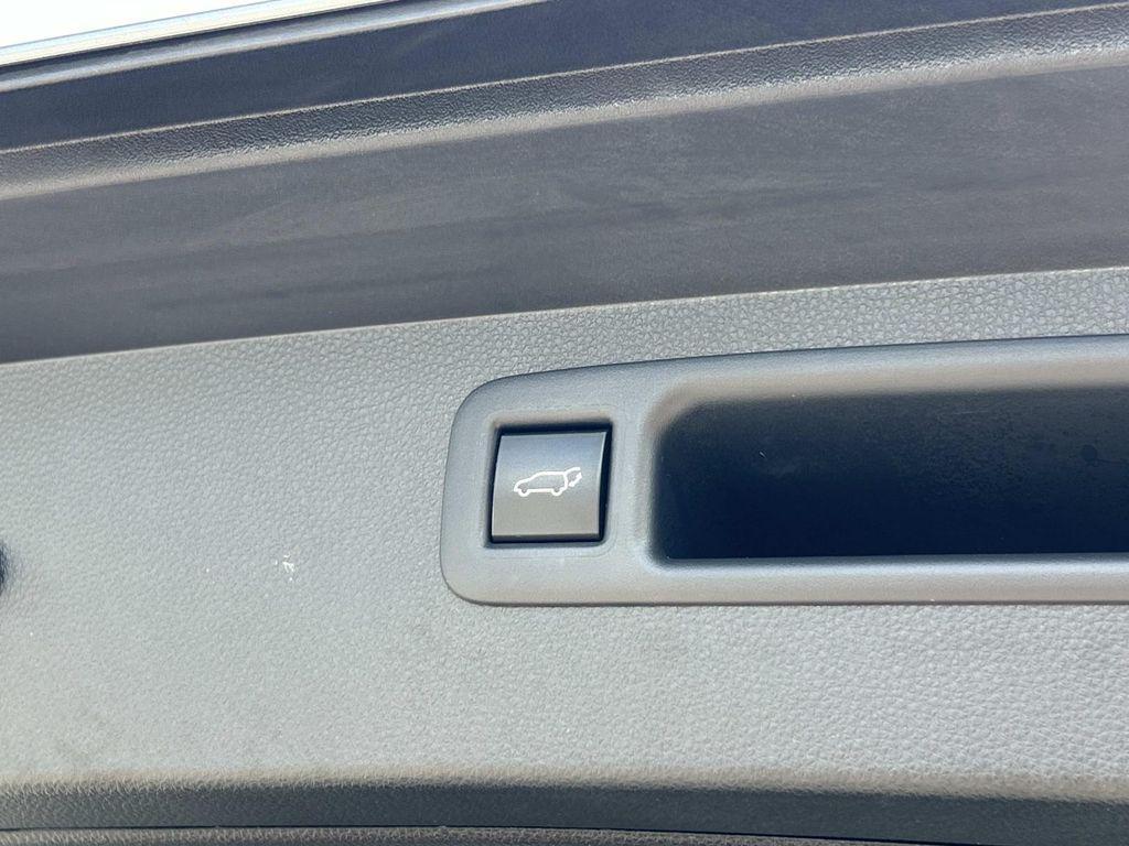 used 2020 Toyota Highlander car, priced at $29,580