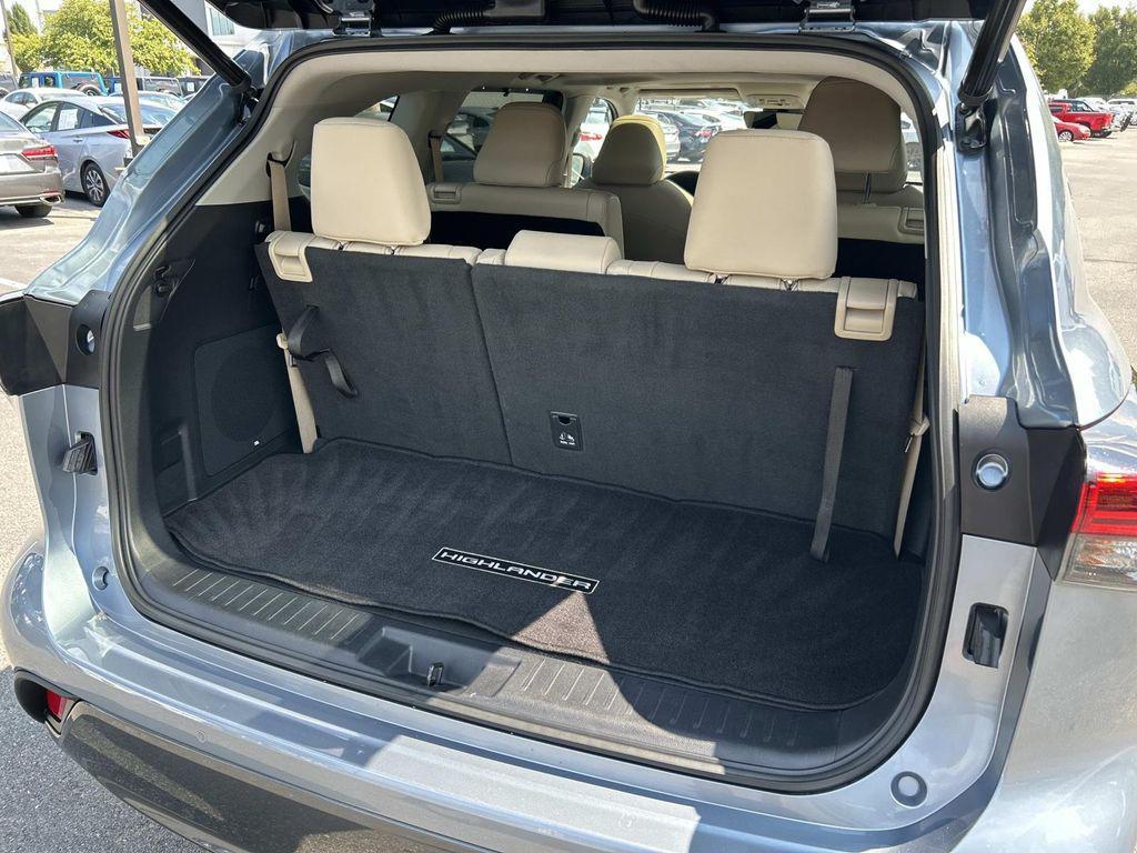 used 2020 Toyota Highlander car, priced at $29,580