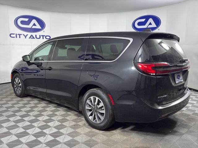 used 2022 Chrysler Pacifica Hybrid car, priced at $23,986