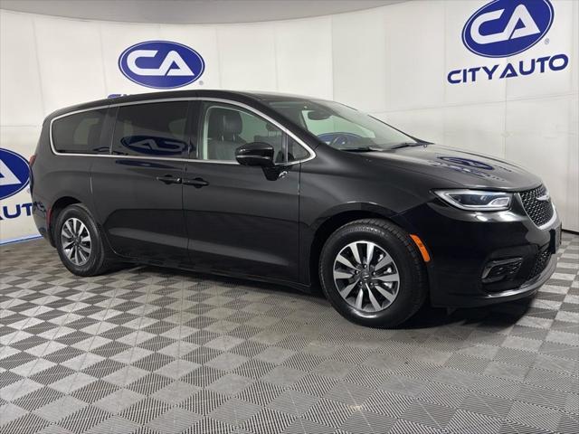 used 2022 Chrysler Pacifica Hybrid car, priced at $25,000