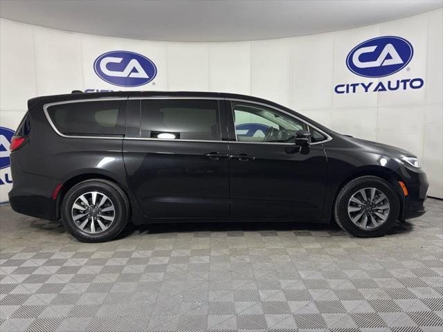 used 2022 Chrysler Pacifica Hybrid car, priced at $25,000