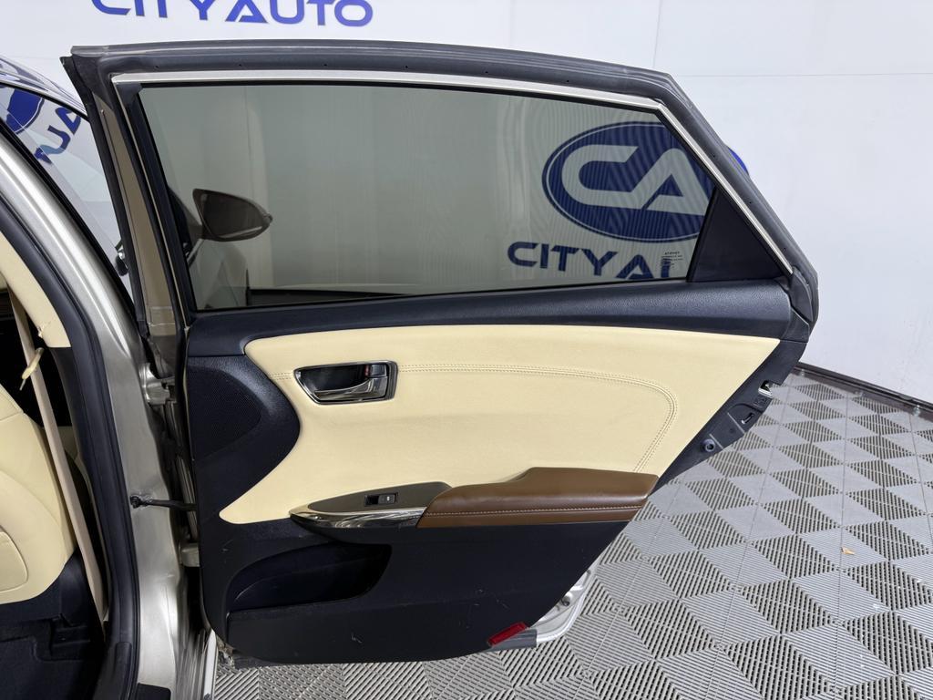 used 2015 Toyota Avalon Hybrid car, priced at $11,950