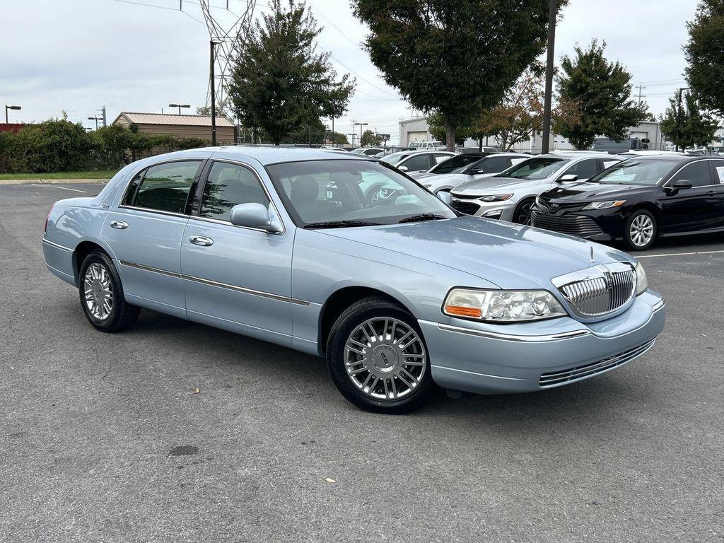 used 2010 Lincoln Town Car car, priced at $11,980