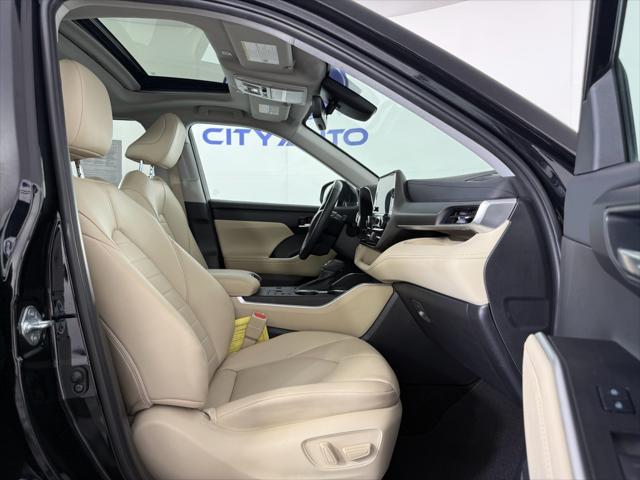 used 2023 Toyota Highlander Hybrid car, priced at $37,800