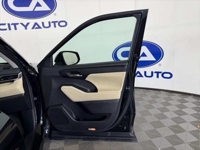 used 2023 Toyota Highlander Hybrid car, priced at $37,800