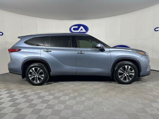 used 2020 Toyota Highlander car, priced at $26,975