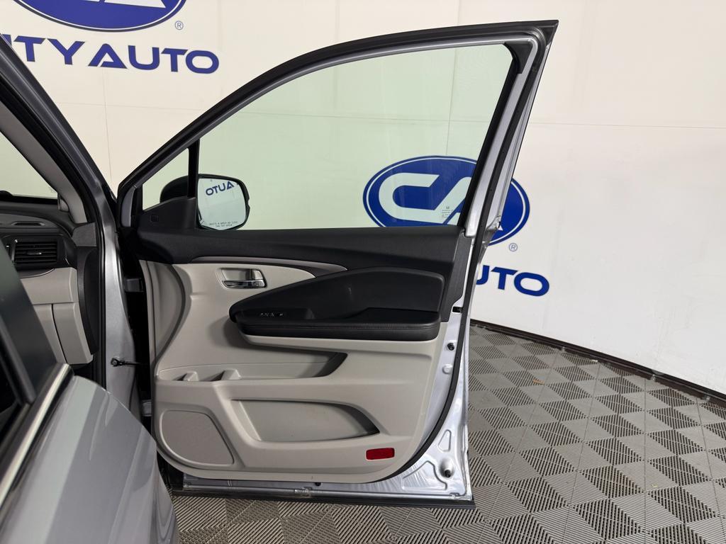 used 2021 Honda Pilot car, priced at $25,020