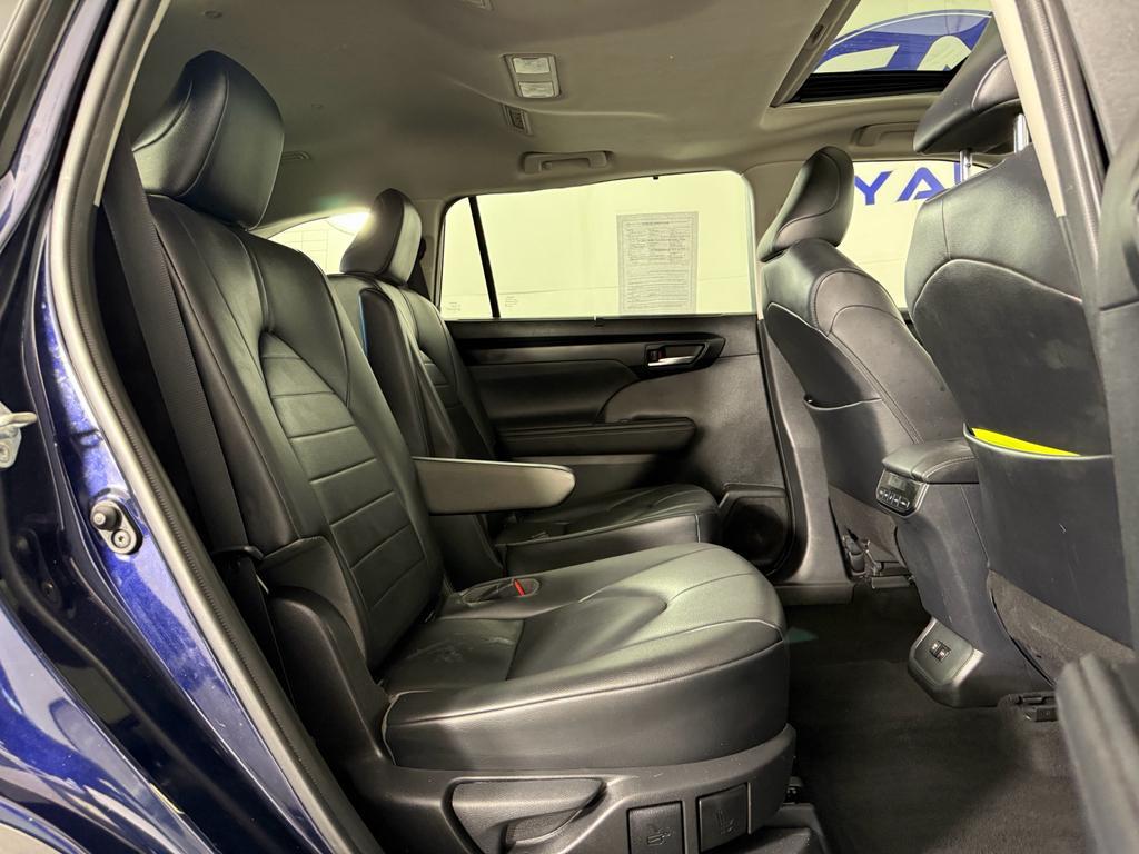 used 2020 Toyota Highlander Hybrid car, priced at $27,247