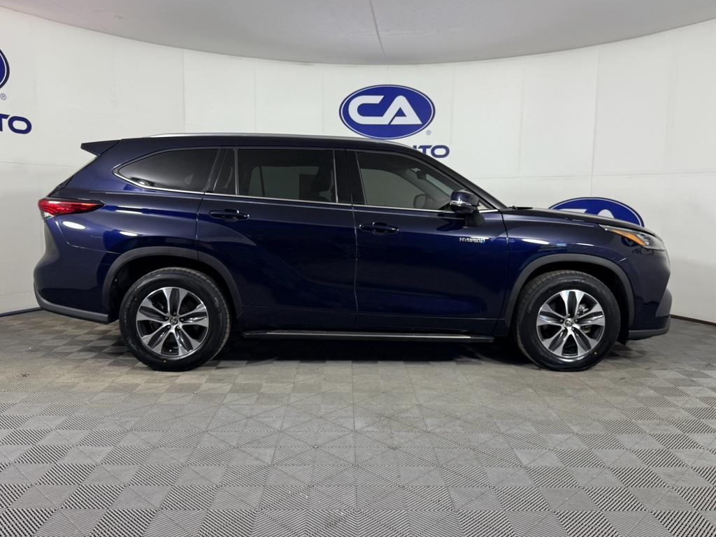 used 2020 Toyota Highlander Hybrid car, priced at $27,247