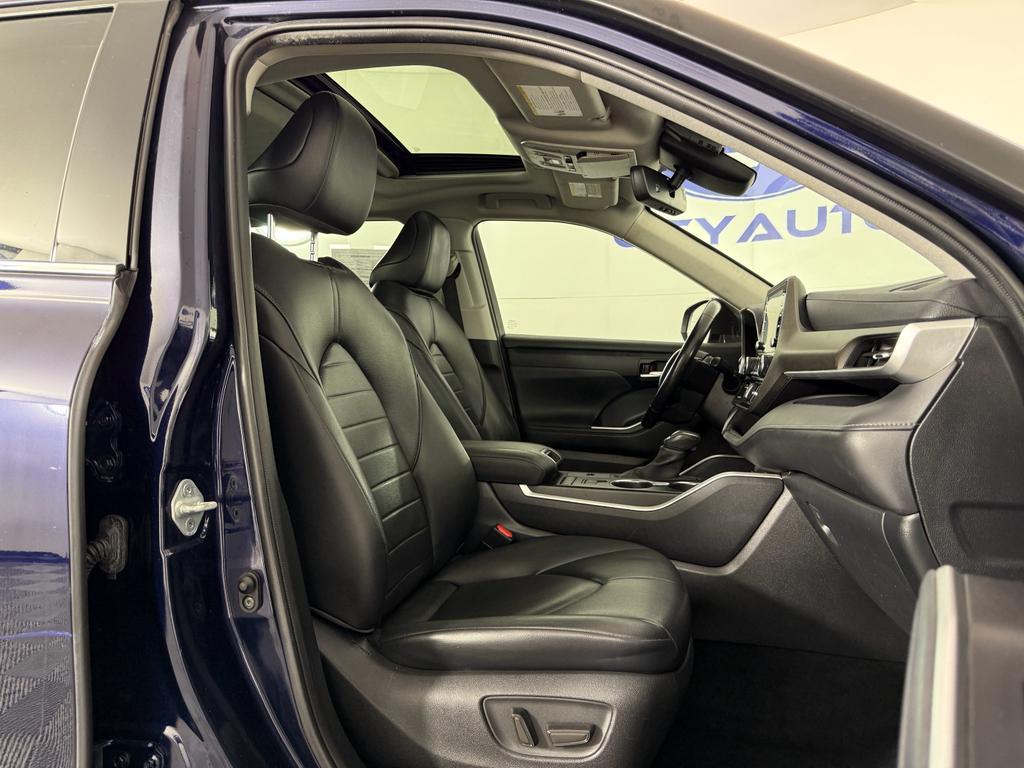 used 2020 Toyota Highlander Hybrid car, priced at $27,247