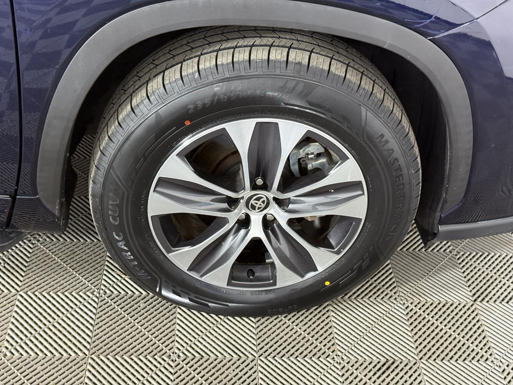 used 2020 Toyota Highlander Hybrid car, priced at $27,247