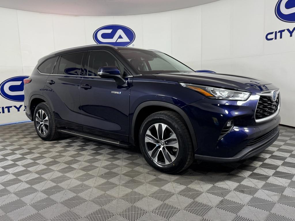 used 2020 Toyota Highlander Hybrid car, priced at $27,343
