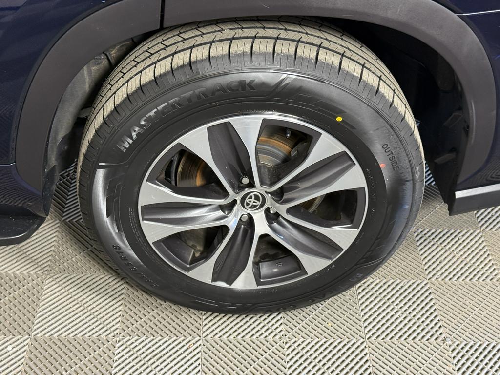 used 2020 Toyota Highlander Hybrid car, priced at $27,247