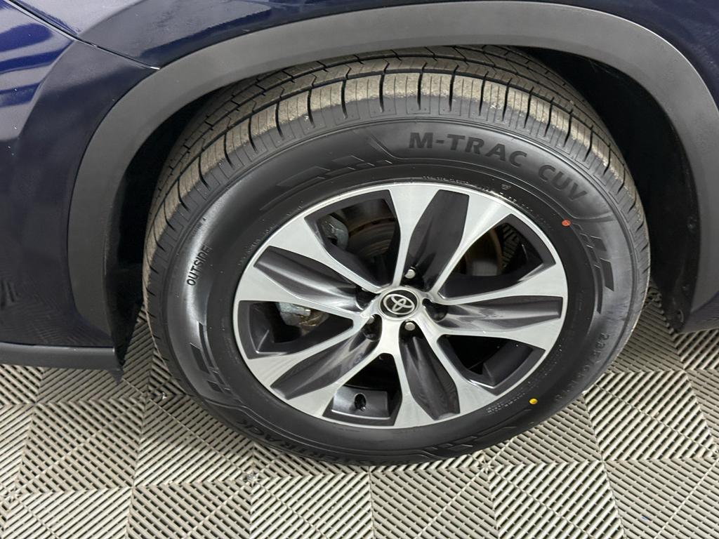 used 2020 Toyota Highlander Hybrid car, priced at $27,247