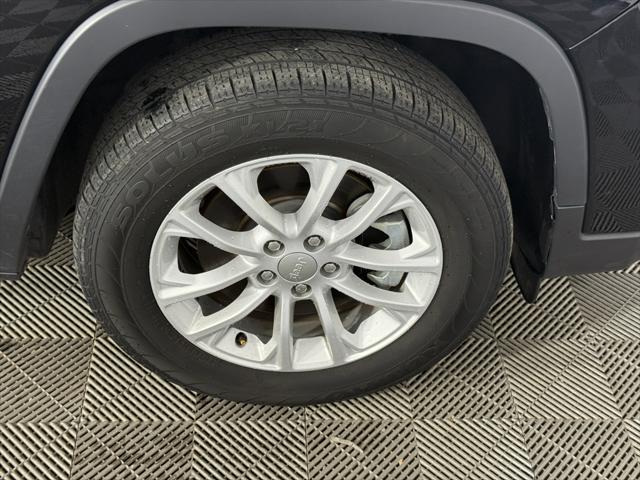 used 2022 Jeep Cherokee car, priced at $25,800