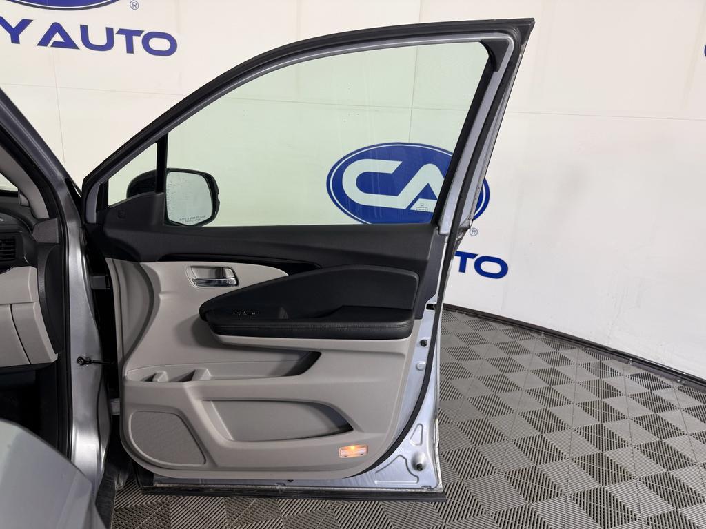 used 2016 Honda Pilot car, priced at $16,995