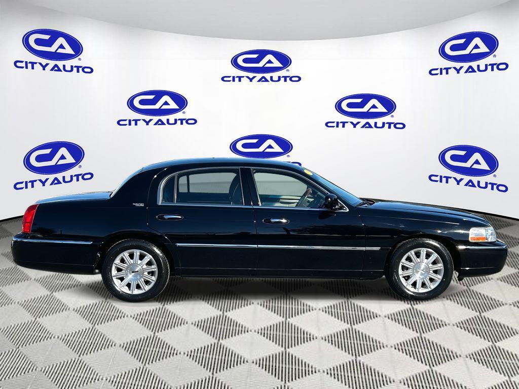 used 2011 Lincoln Town Car car, priced at $10,980