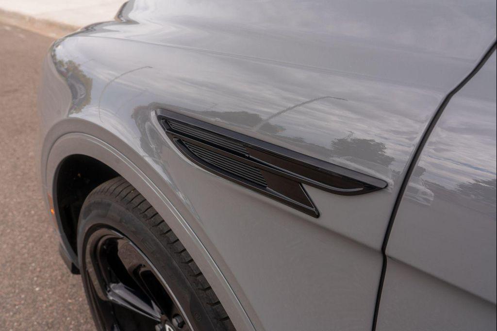 new 2025 Bentley Bentayga car