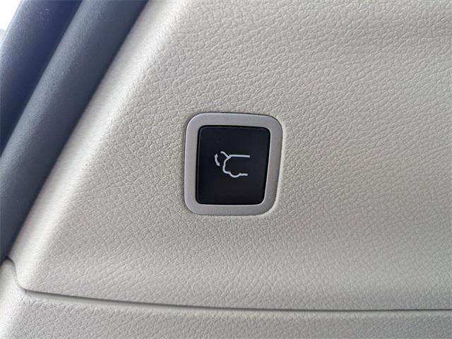 used 2023 Chrysler Pacifica car, priced at $26,799
