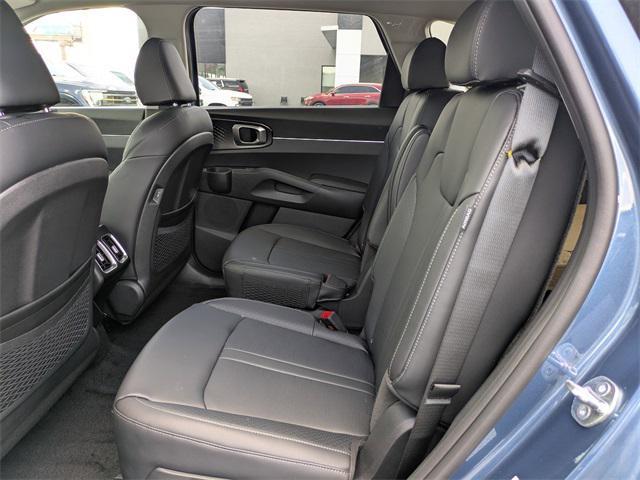 new 2025 Kia Sorento Hybrid car, priced at $37,763