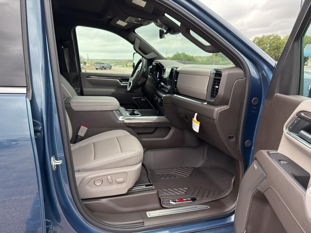 new 2025 Chevrolet Silverado 2500 car, priced at $72,040