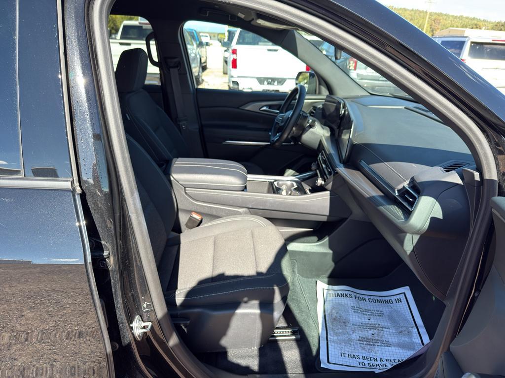 used 2025 Chevrolet Traverse car