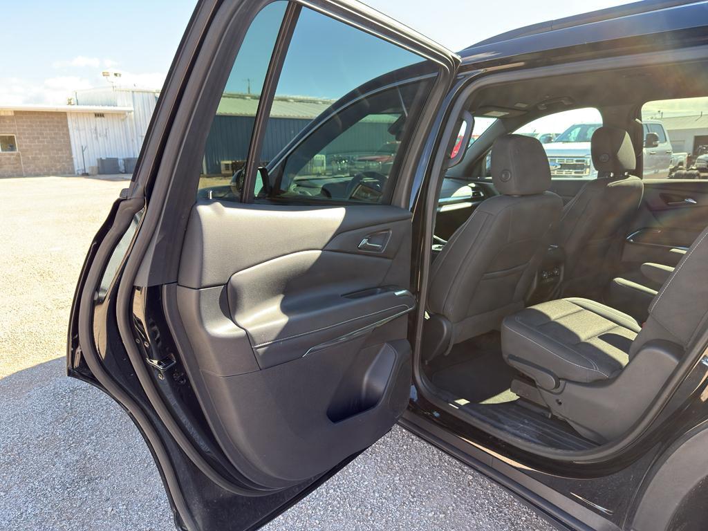 used 2025 Chevrolet Traverse car