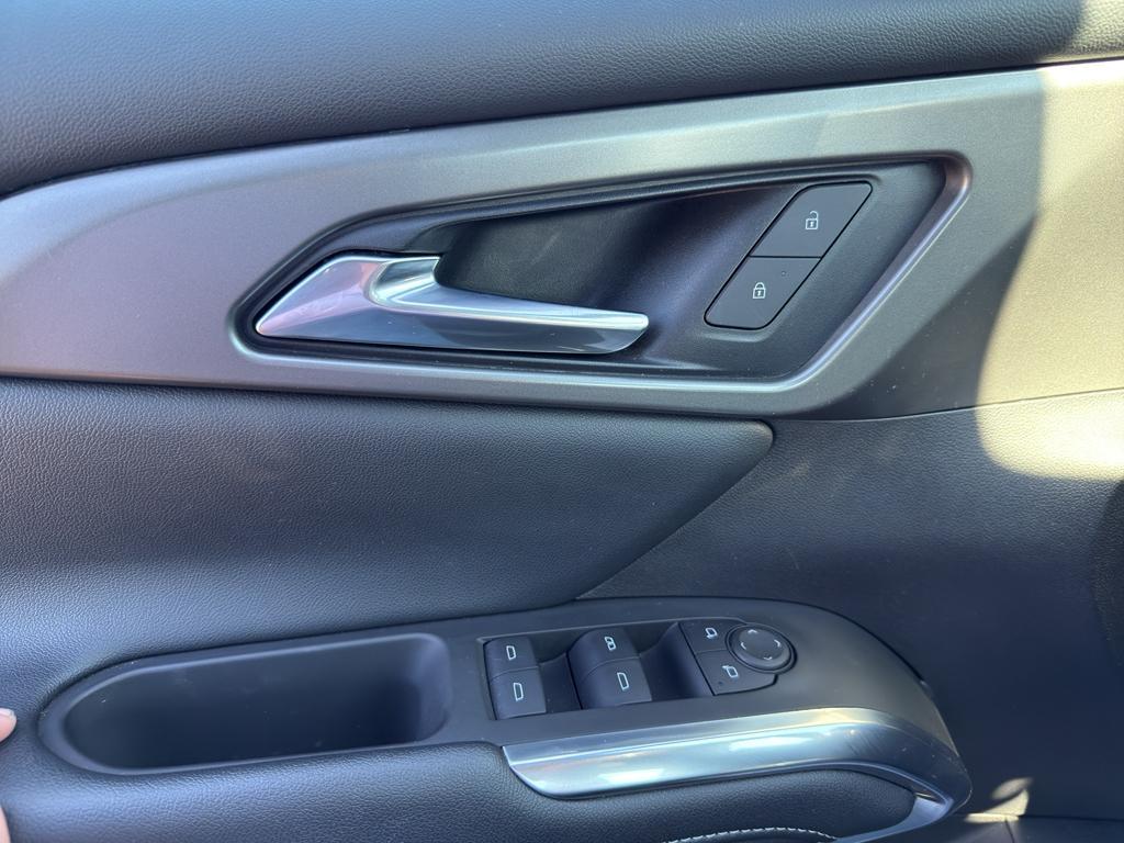 used 2025 Chevrolet Traverse car