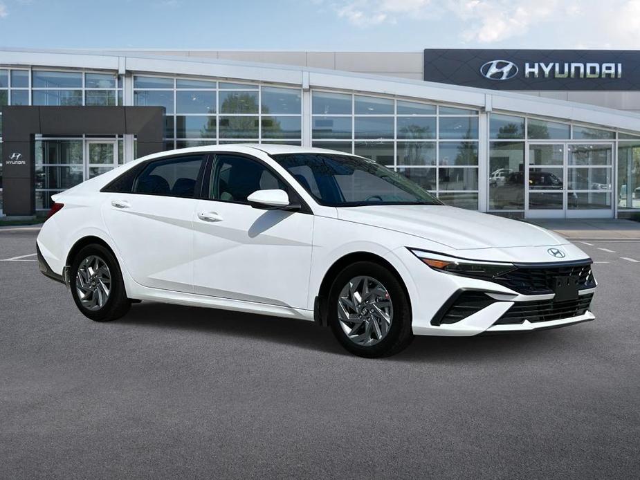 new 2025 Hyundai Elantra HEV car, priced at $26,697