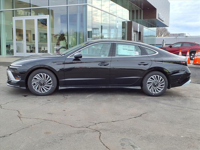 new 2025 Hyundai Sonata Hybrid car, priced at $32,076