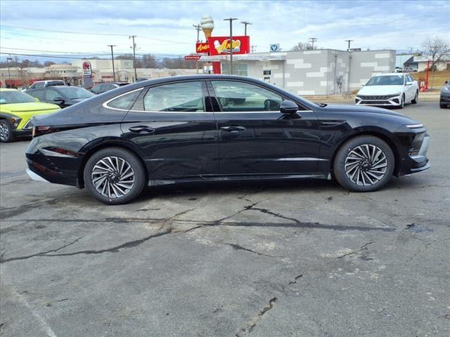 new 2025 Hyundai Sonata Hybrid car, priced at $32,076