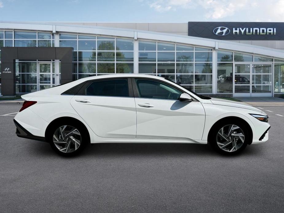 new 2025 Hyundai Elantra HEV car, priced at $30,939