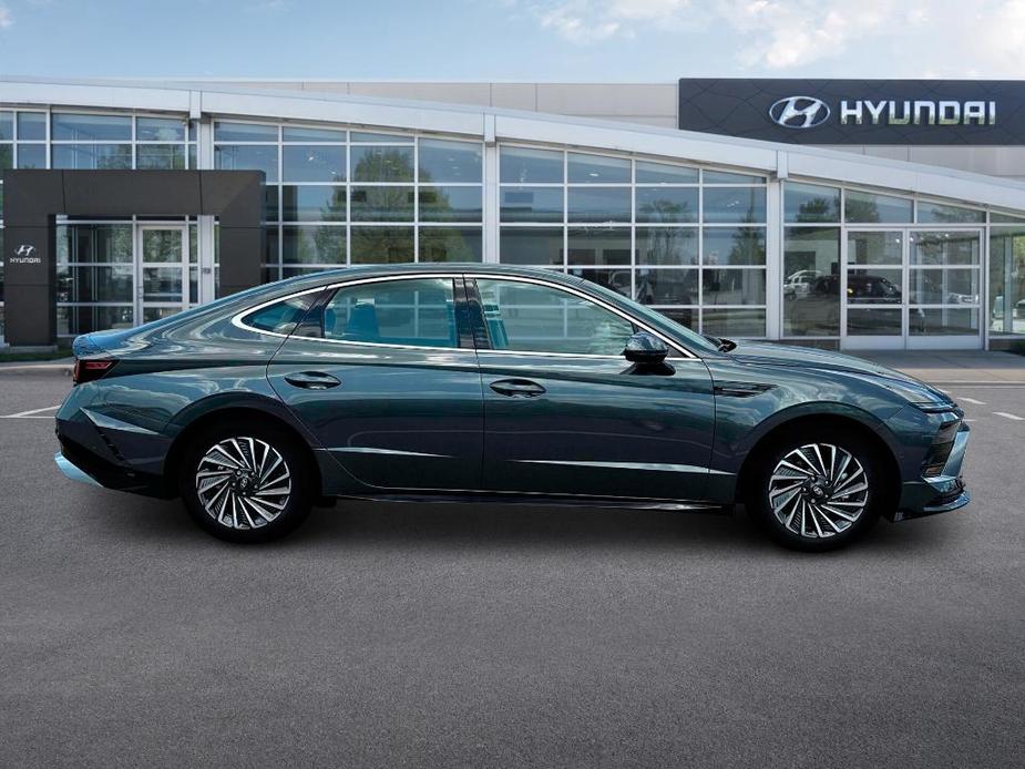 new 2025 Hyundai Sonata Hybrid car, priced at $38,376