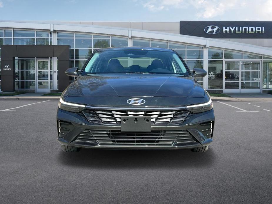 new 2025 Hyundai Elantra HEV car, priced at $26,154