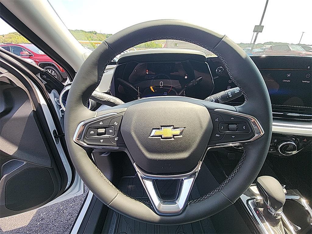 new 2025 Chevrolet Trax car, priced at $25,725