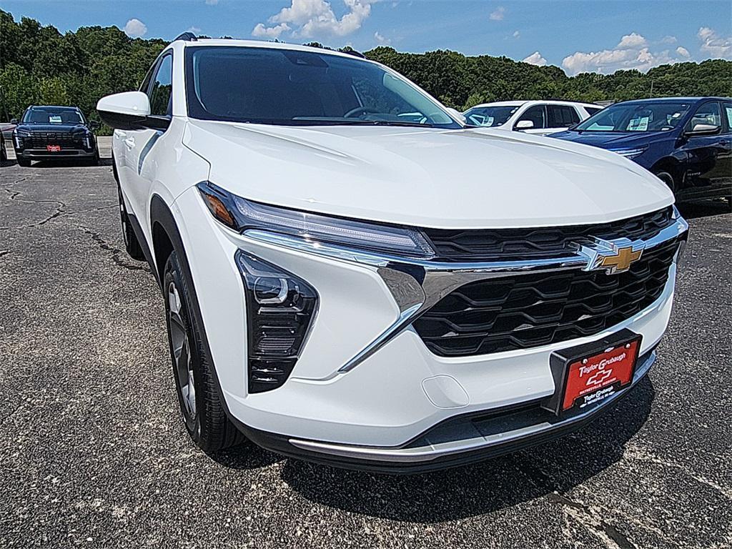 new 2025 Chevrolet Trax car, priced at $25,725